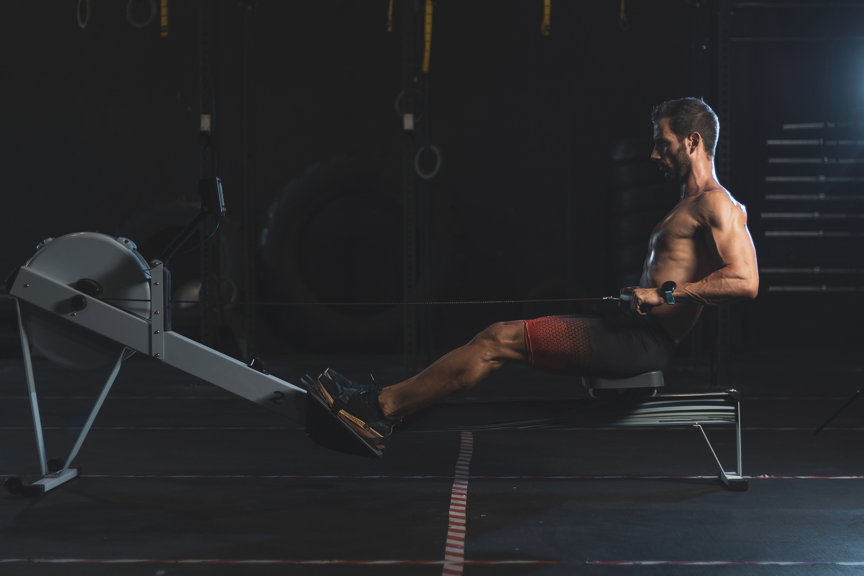 a 40 year old man training in a gym.